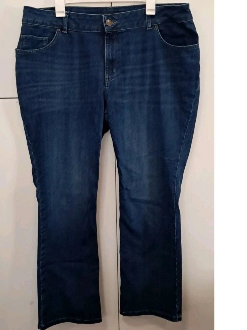 Women's Lee Plus Regular Fit Bootcut Midrise Jeans Size 20W Medium Dark Wash